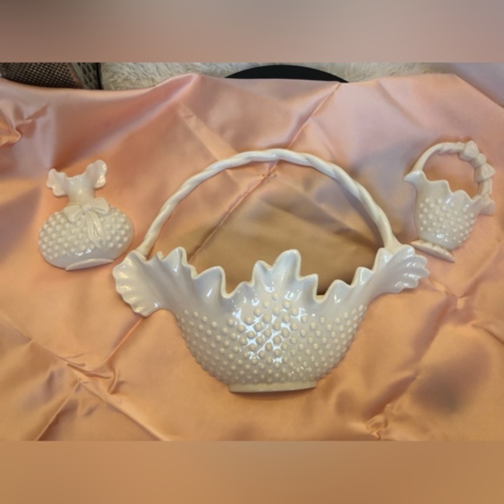 VTG Set of 3 Wall Hangings Burwood Hobnail Basket and Matching Vases 1984